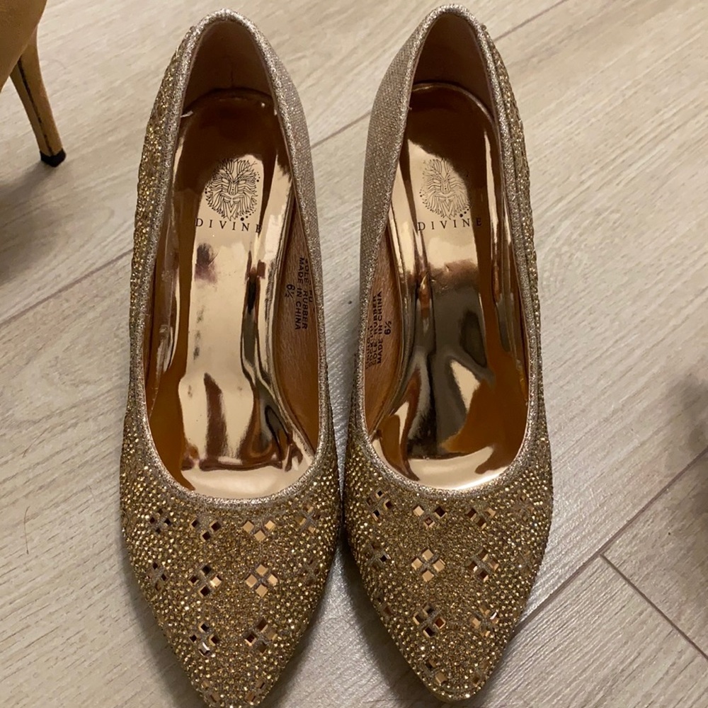 Beautiful golden sparkle shoes